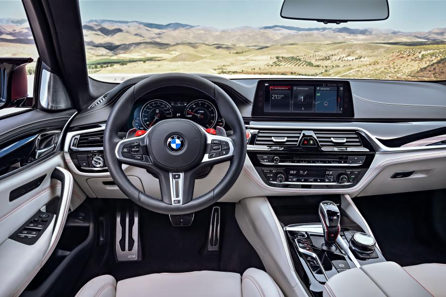 Торпедо BMW M5 First Edition (F90) 2018 года  (WW) (фото 16 из 27)